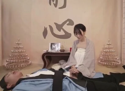 Nữ tu xinh đẹp chứng kiến vị đạo sĩ bị thương