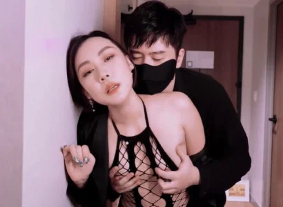 Vợ bán thân cho sếp để có tiền trả nợ cho chồng